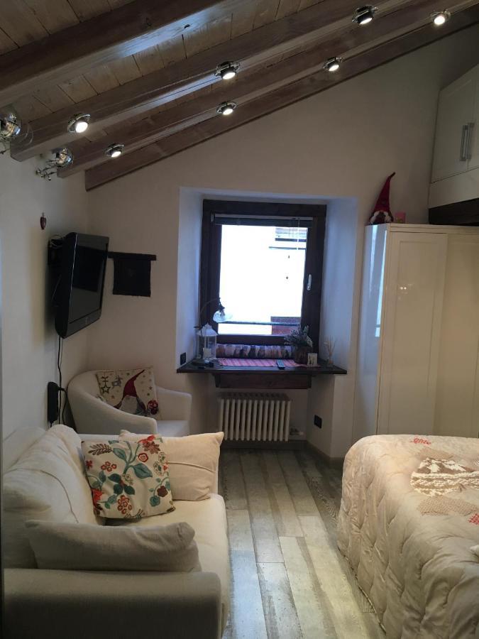 Appartamento In Casa D'Epoca Aosta Exterior photo